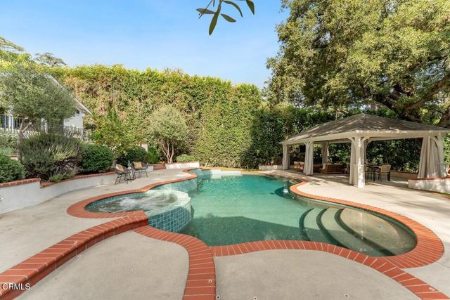 2060 E Altadena Drive, Altadena, CA 91001