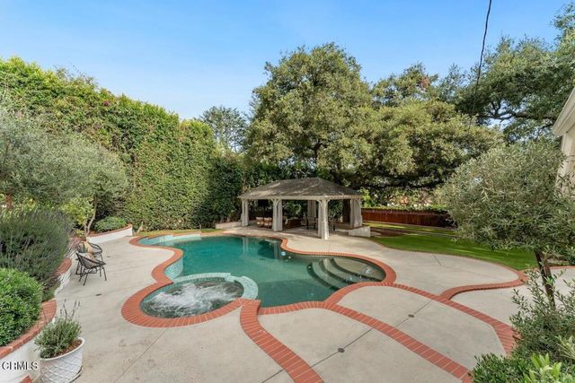 2060 E Altadena Drive, Altadena, CA 91001