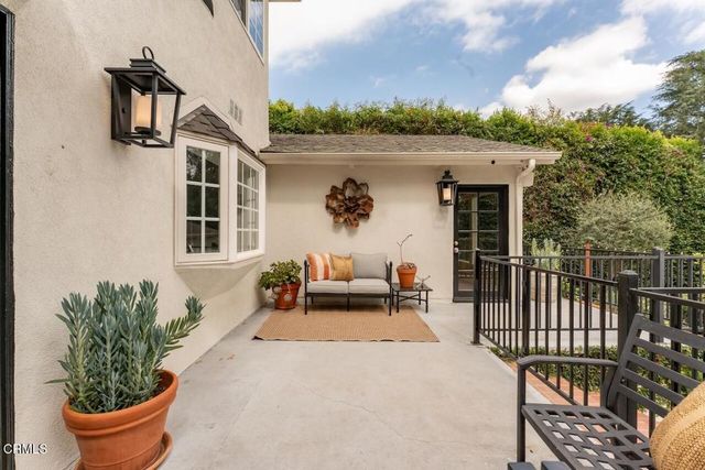 2060 E Altadena Drive, Altadena, CA 91001