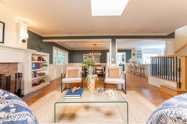 2060 E Altadena Drive, Altadena, CA 91001