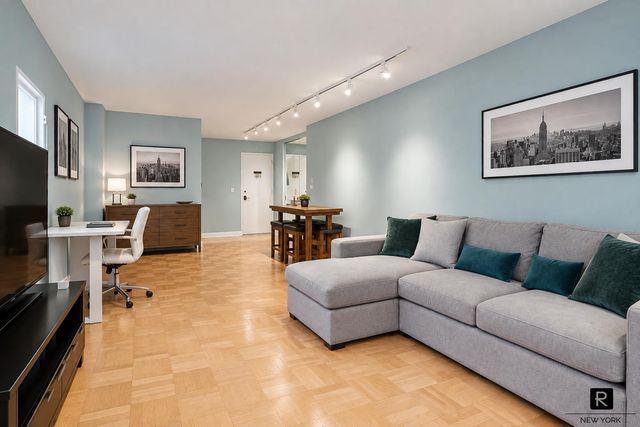 370 E 76th St Apt B707, New York City, NY 10021