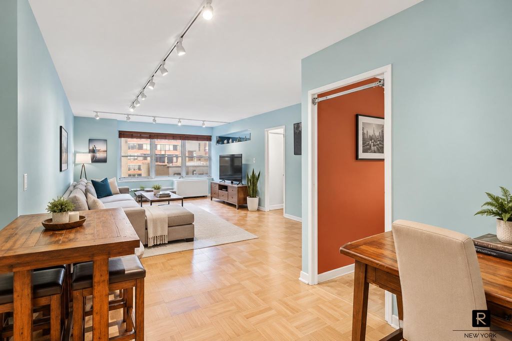 370 E 76th St Apt B707, New York City, NY 10021