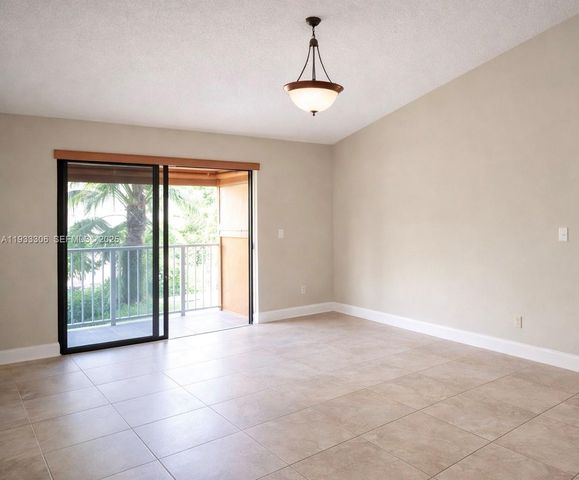 15650 SW 80th St F-301, Miami, FL 33193