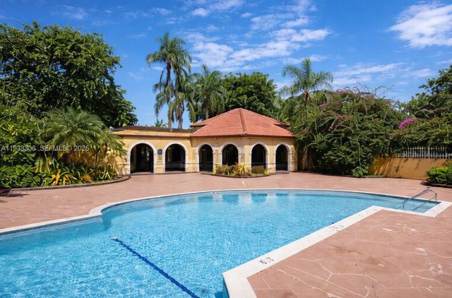 15650 SW 80th St F-301, Miami, FL 33193