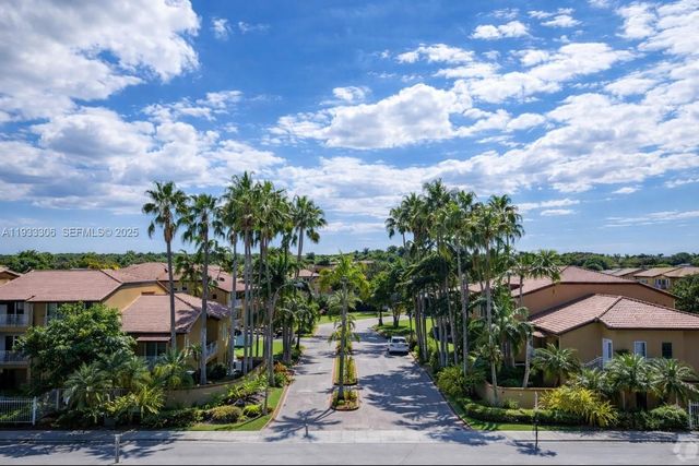 15650 SW 80th St F-301, Miami, FL 33193