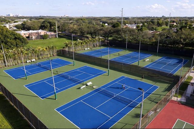 15650 SW 80th St F-301, Miami, FL 33193