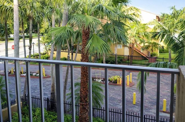 15650 SW 80th St F-301, Miami, FL 33193