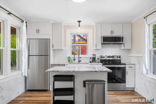 3 Pearl Street E, Groton, CT 06355