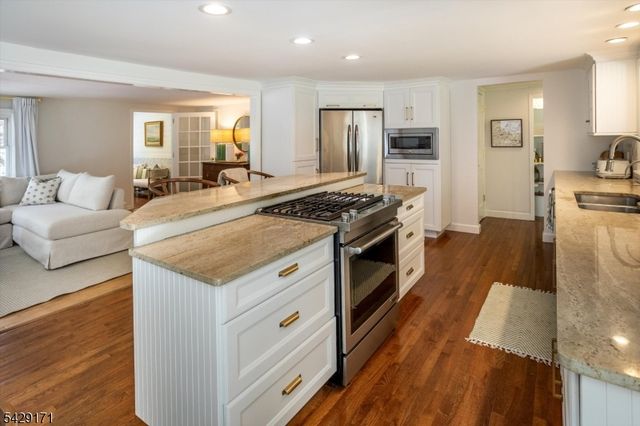 3 Laurel Pl, Chester Twp., NJ 07930