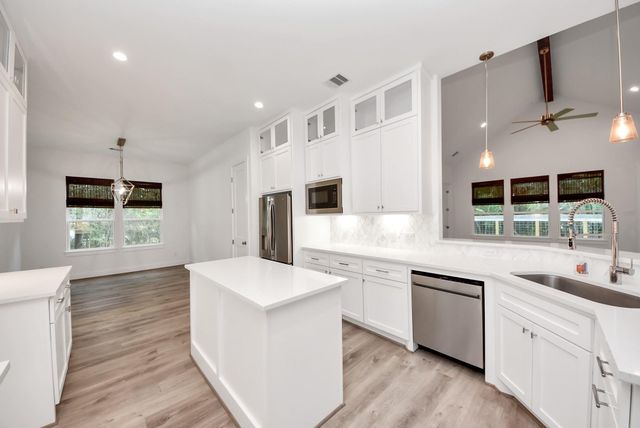 11807 Whispering Pines Lane, Montgomery, TX 77356