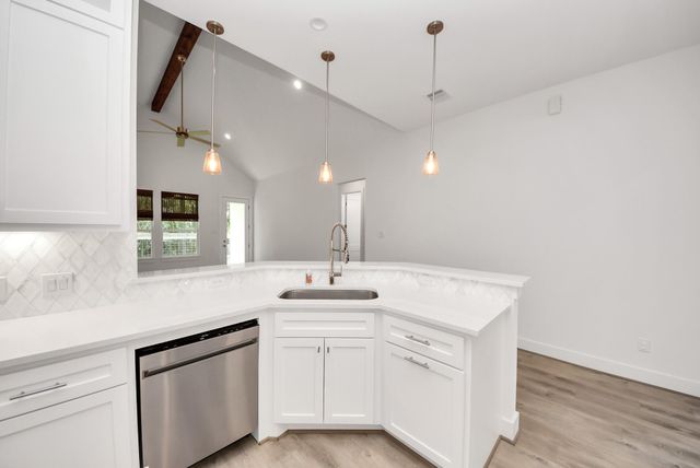 11807 Whispering Pines Lane, Montgomery, TX 77356