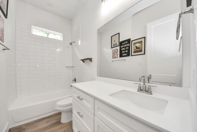 11807 Whispering Pines Lane, Montgomery, TX 77356