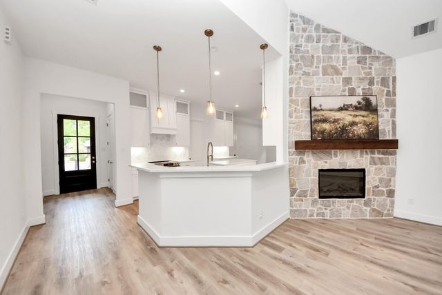 11807 Whispering Pines Lane, Montgomery, TX 77356