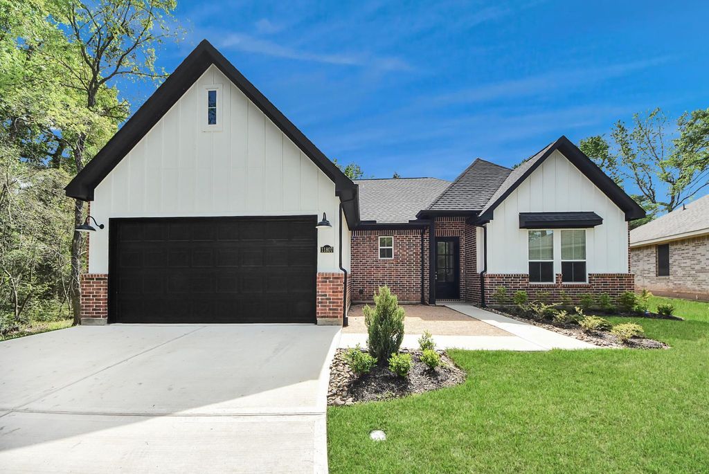 11807 Whispering Pines Lane, Montgomery, TX 77356