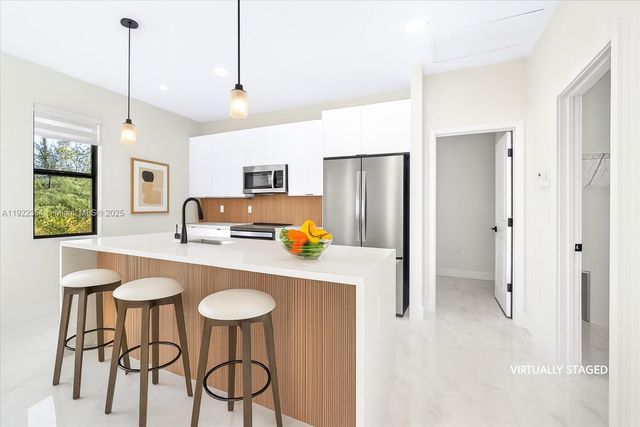 1015 Merry ST, Lehigh Acres, FL 33974