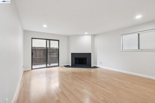 99 Cleaveland Rd 15, Pleasant Hill, CA 94523