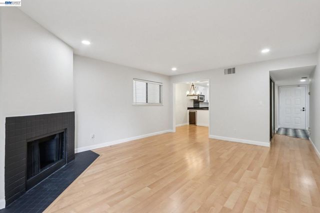 99 Cleaveland Rd 15, Pleasant Hill, CA 94523