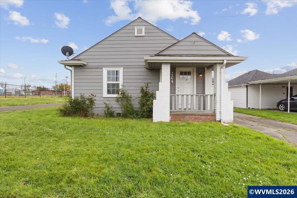704 16th Av SW, Albany, OR 97321