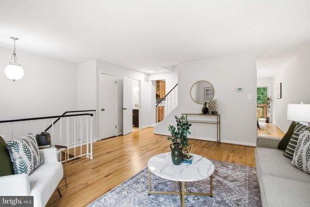 6165 FOREST CREEK LN, Springfield, VA 22152
