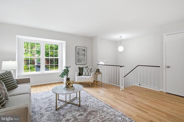 6165 FOREST CREEK LN, Springfield, VA 22152