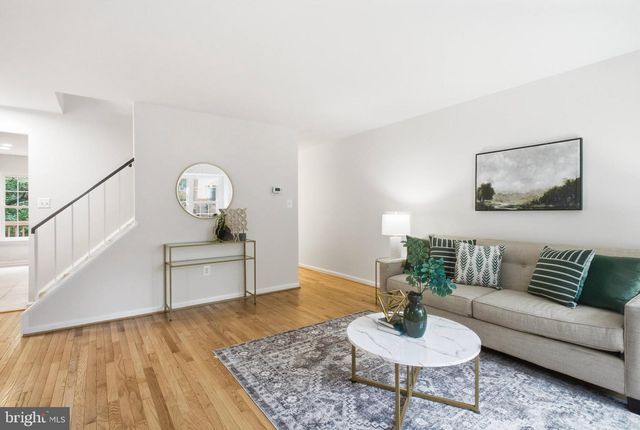 6165 FOREST CREEK LN, Springfield, VA 22152