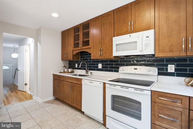 6165 FOREST CREEK LN, Springfield, VA 22152