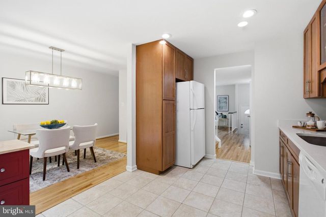6165 FOREST CREEK LN, Springfield, VA 22152