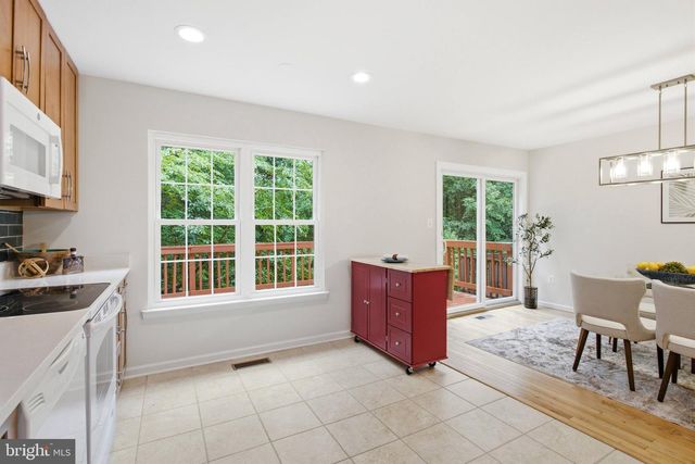 6165 FOREST CREEK LN, Springfield, VA 22152