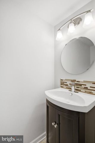 6165 FOREST CREEK LN, Springfield, VA 22152