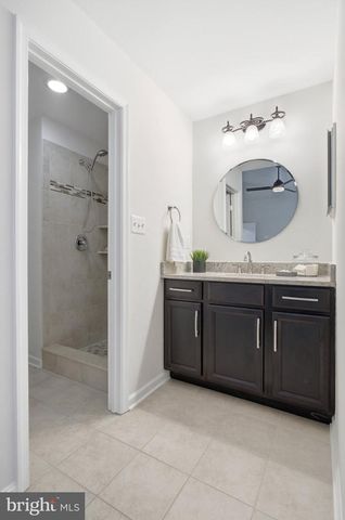 6165 FOREST CREEK LN, Springfield, VA 22152