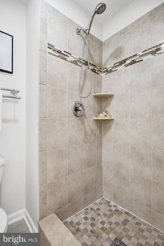 6165 FOREST CREEK LN, Springfield, VA 22152