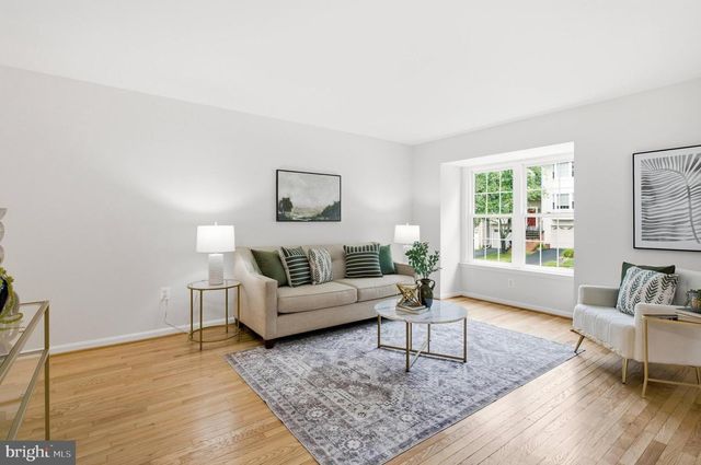 6165 FOREST CREEK LN, Springfield, VA 22152