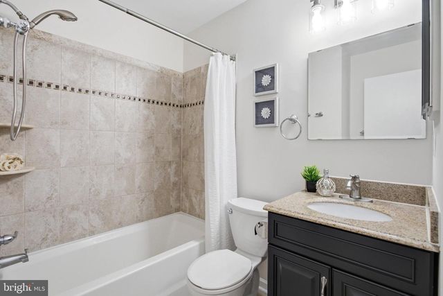 6165 FOREST CREEK LN, Springfield, VA 22152