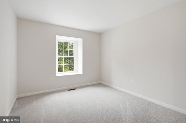 6165 FOREST CREEK LN, Springfield, VA 22152