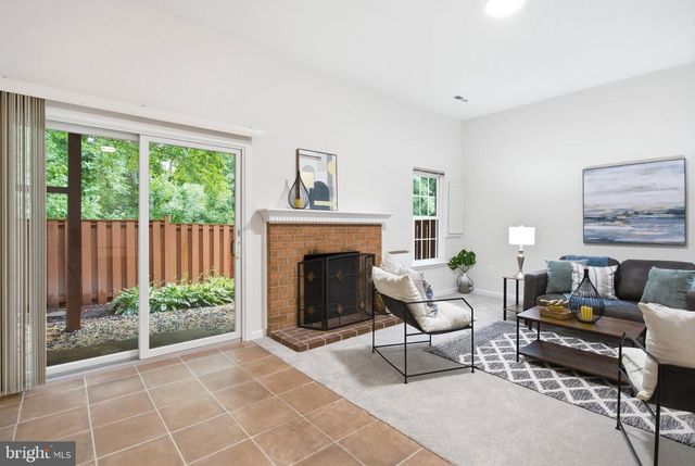 6165 FOREST CREEK LN, Springfield, VA 22152