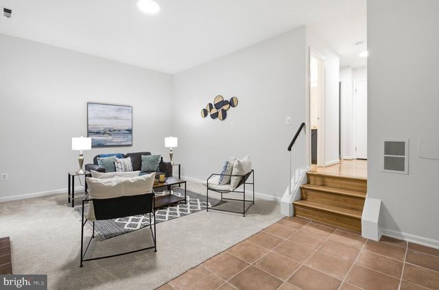 6165 FOREST CREEK LN, Springfield, VA 22152