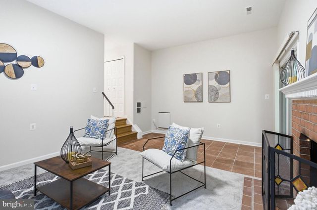 6165 FOREST CREEK LN, Springfield, VA 22152