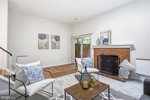 6165 FOREST CREEK LN, Springfield, VA 22152