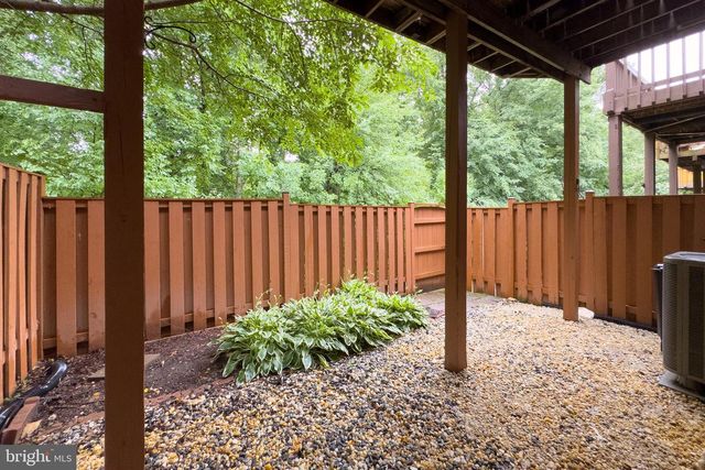 6165 FOREST CREEK LN, Springfield, VA 22152