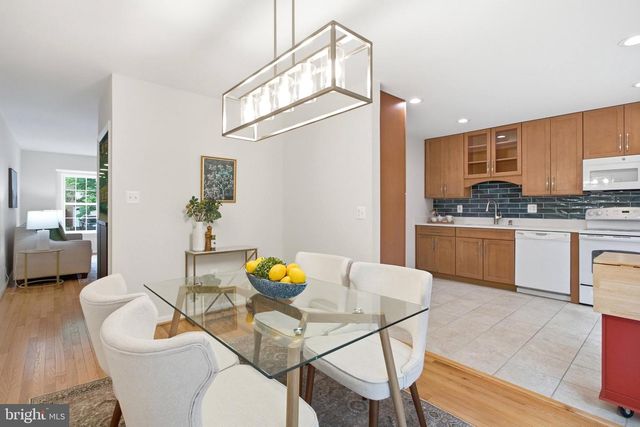 6165 FOREST CREEK LN, Springfield, VA 22152