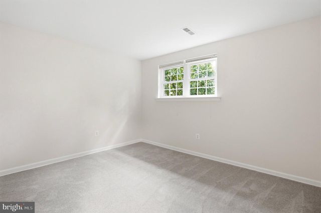 6165 FOREST CREEK LN, Springfield, VA 22152