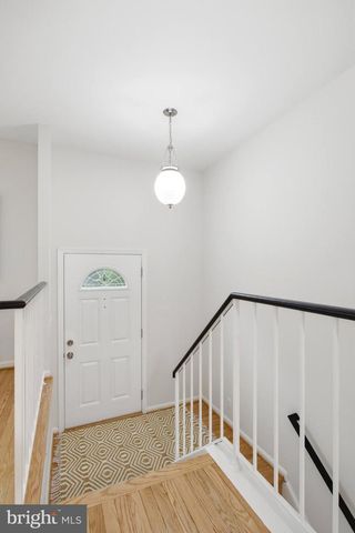6165 FOREST CREEK LN, Springfield, VA 22152