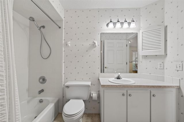 240 JUNIPER WAY, Tavares, FL 32778