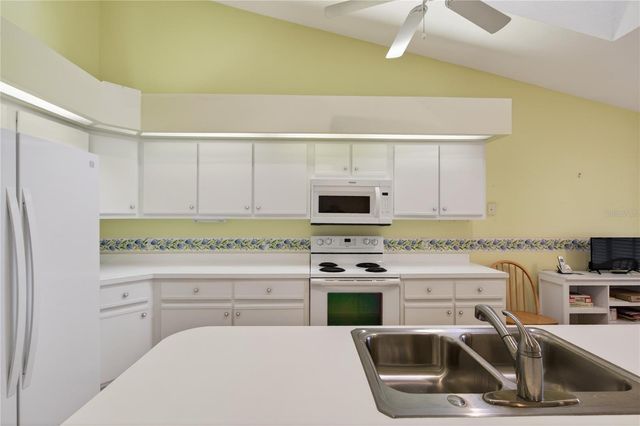 240 JUNIPER WAY, Tavares, FL 32778