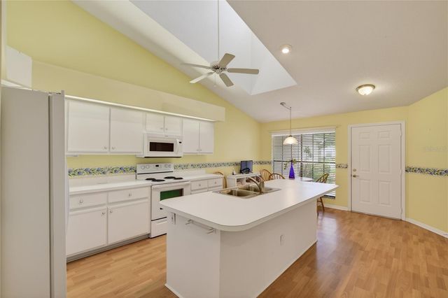 240 JUNIPER WAY, Tavares, FL 32778