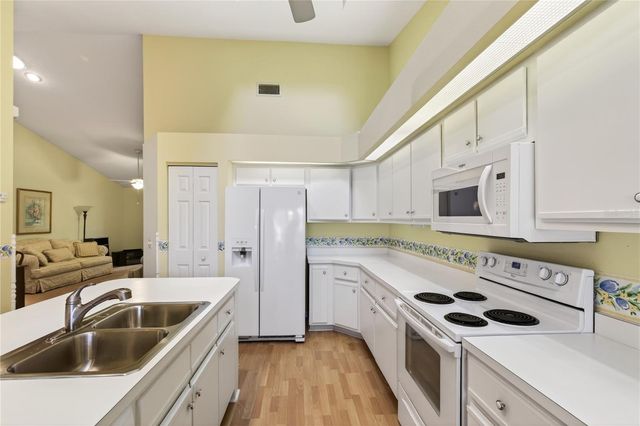 240 JUNIPER WAY, Tavares, FL 32778