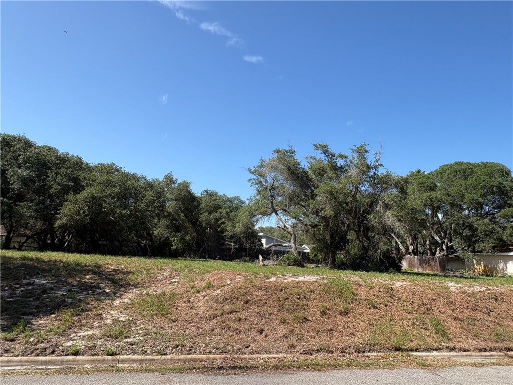 3106 Traylor Blvd, Rockport, TX 78382 — photo 2