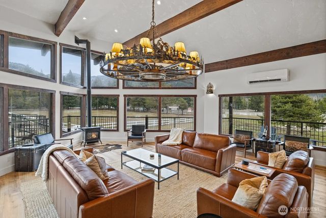 182 Silver Ridge Ranch Road, Easton, WA 98925