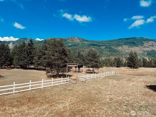 182 Silver Ridge Ranch Road, Easton, WA 98925