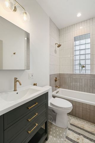 3354 N Whipple Street 1F, Chicago, IL 60618